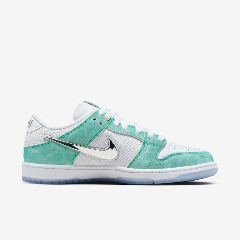 NIKE SB DUNK LOW APRIL SKATEBOARDS