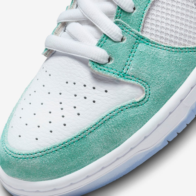 NIKE SB DUNK LOW APRIL SKATEBOARDS