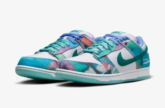 NIKE DUNK LOW X FUTURA LABORATORIES WHITE AND GEODE TEAL