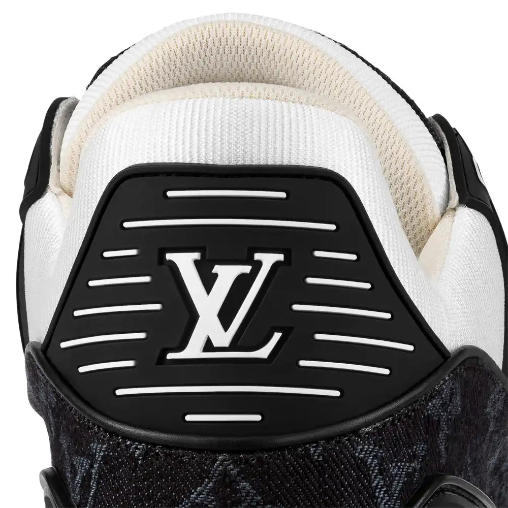 LOUIS VUITTON TRAINER WHITE BLACK