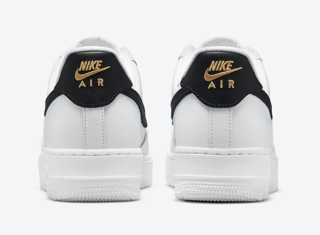 NIKE AIR FORCE 1 ’07 ESSENTIAL