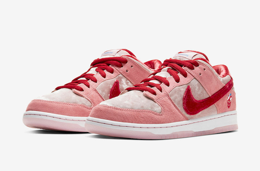 NIKE SB DUNK LOW STRANGE LOVE