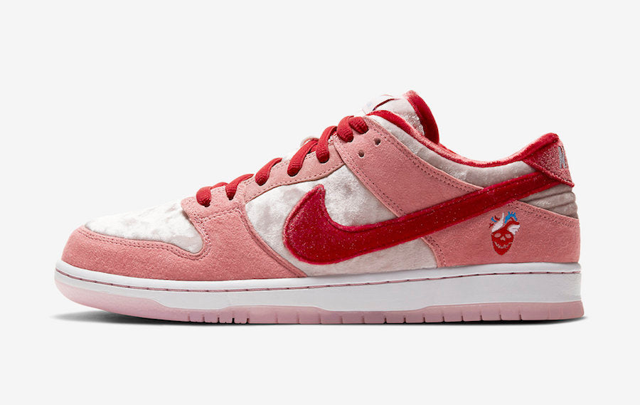 NIKE SB DUNK LOW STRANGE LOVE