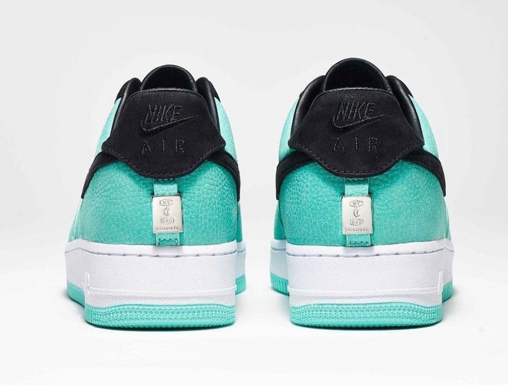 NIKE AIR FORCE 1 X TIFFANY & CO FRIENDS & FAMILY