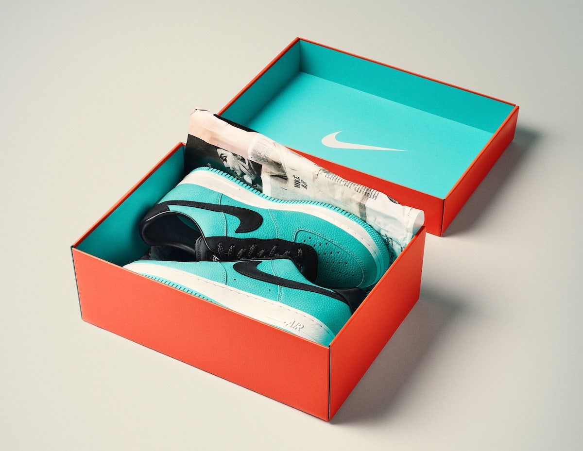 NIKE AIR FORCE 1 X TIFFANY & CO FRIENDS & FAMILY